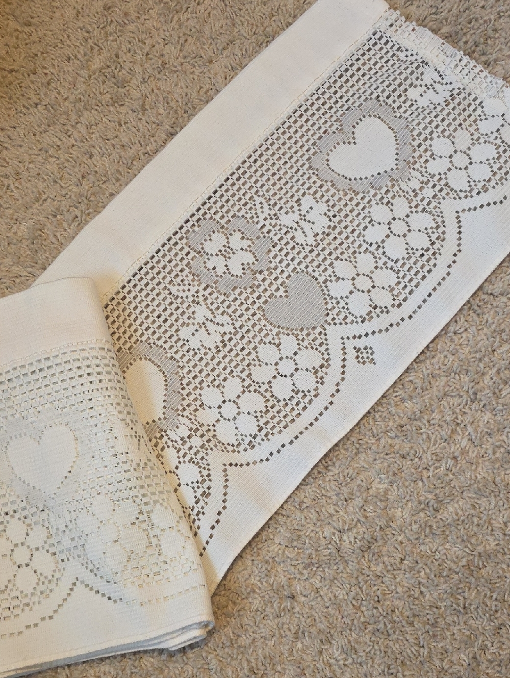 Vintage 1988 Louis Hornick Window Valance - Heart & Flower